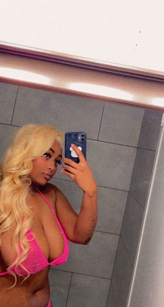 Hey Fellas, 👋🏽 my name is Rose 🥰 Doing Incall 👑🗣 FT confirmation available 📲 100% Real pics, Safe, Clean, and Discree...
